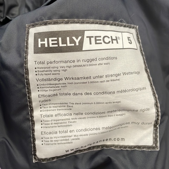 Helly Hansen Ski Coat, Size Medium, Lavender with white details - Picture 7 of 16